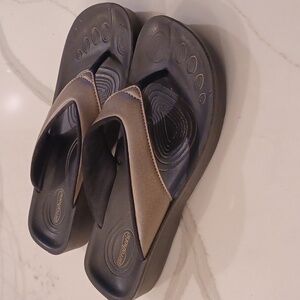 Aerothotics Supportive Footbed Slip On Sandals Pewter women’s size 38